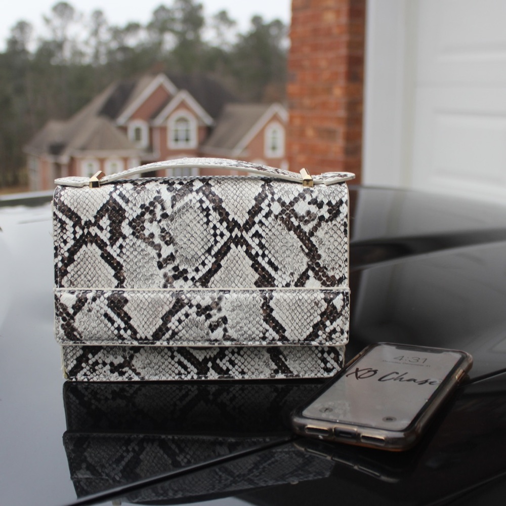 “Pretty Python” handbag🐍 - Picture 9 of 10